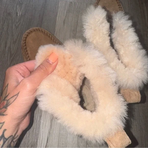 UGG Tan Winter Boots with Fur Lining - Picture 5 of 6